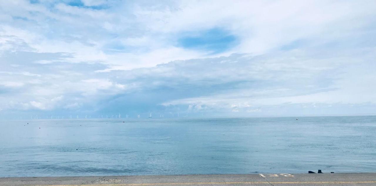Beautiful Beachfront Retreat With A Stunning Sea View For The Ultimate Escape Away From The Busy World Below Herne Bay Luaran gambar