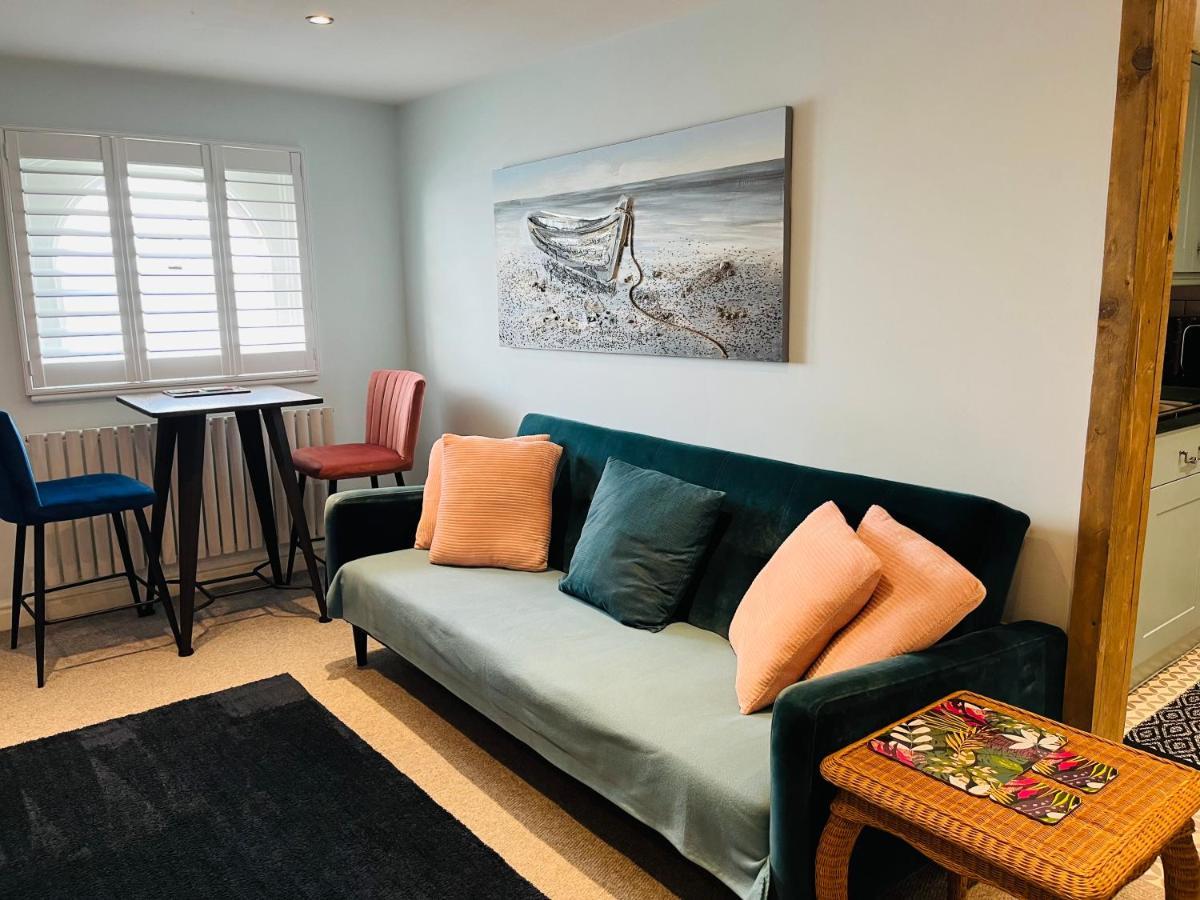 Beautiful Beachfront Retreat With A Stunning Sea View For The Ultimate Escape Away From The Busy World Below Herne Bay Luaran gambar
