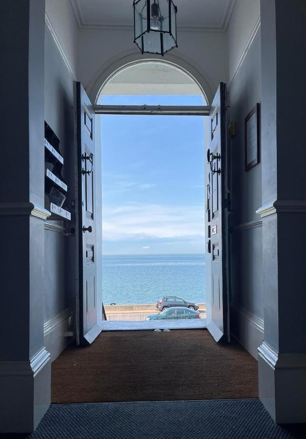 Beautiful Beachfront Retreat With A Stunning Sea View For The Ultimate Escape Away From The Busy World Below Herne Bay Luaran gambar