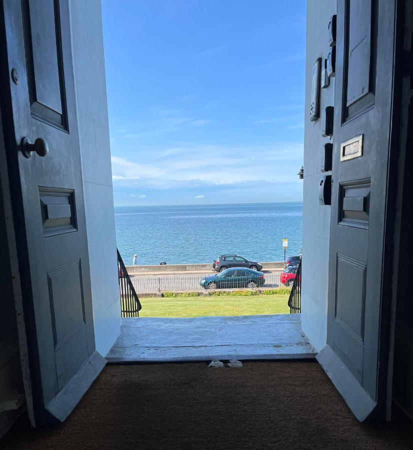 Beautiful Beachfront Retreat With A Stunning Sea View For The Ultimate Escape Away From The Busy World Below Herne Bay Luaran gambar