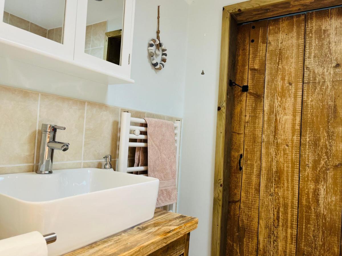 Beautiful Beachfront Retreat With A Stunning Sea View For The Ultimate Escape Away From The Busy World Below Herne Bay Luaran gambar